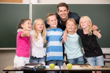 Lehrer mit Schülern