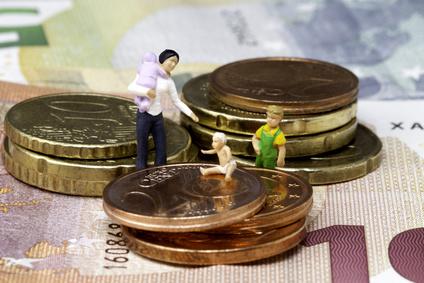 Miniaturmenschen auf Geldmünzen