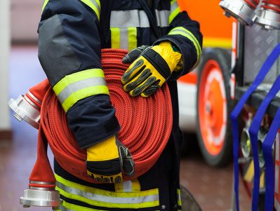 Feuwerwehrmann bei der Arbeit