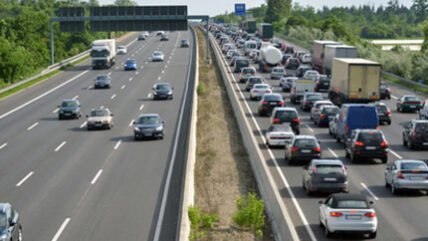 autos_auf_autobahn Autos kurz vor einer Ländergrenze