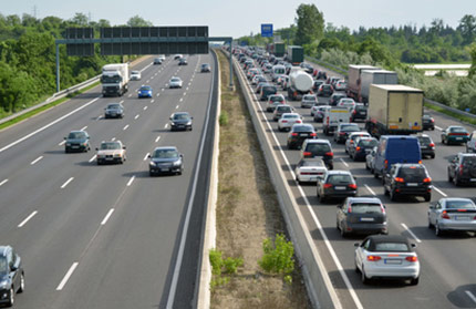 Autos kurz vor einer Ländergrenze