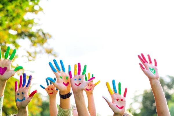 Fingerfarben, Familie und Kinder